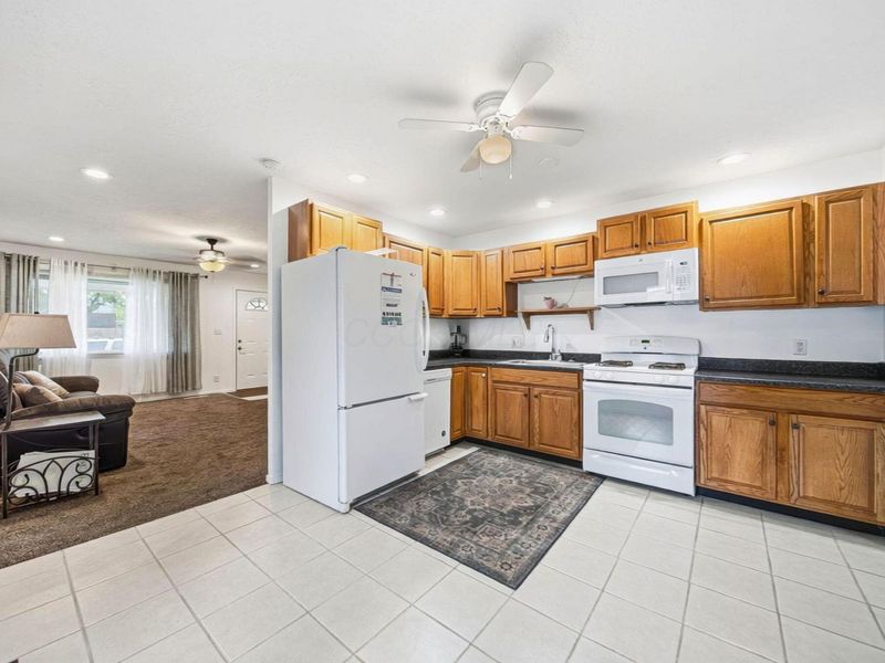 387 Daytona Road, Columbus, OH 43228 Photo 20