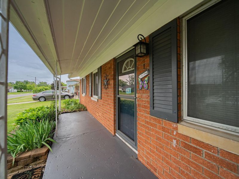 387 Daytona Road, Columbus, OH 43228 Photo 3