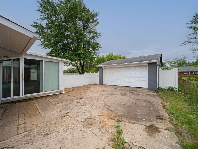 387 Daytona Road, Columbus, OH 43228 Photo 48