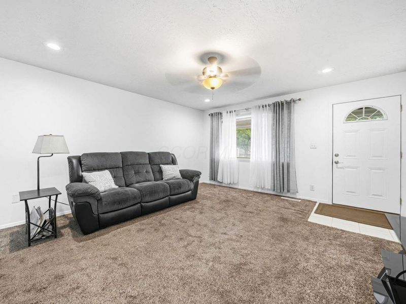 387 Daytona Road, Columbus, OH 43228 Photo 7