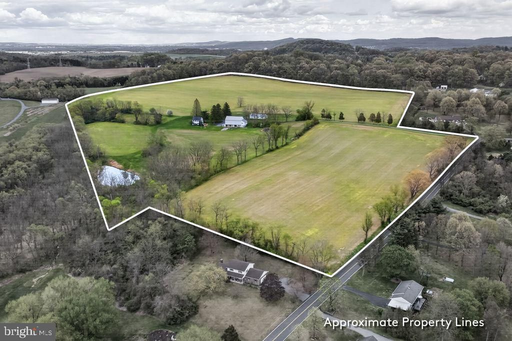 1269 POSSUM LANE , LEESPORT, PA 19533