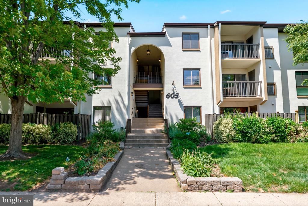 605 Center Street, Unit T3, Herndon, VA 20170 Main Photo