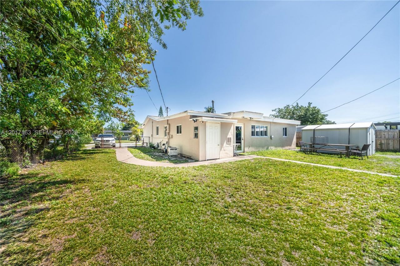 6472 Pierce St , Hollywood, FL 33024 Photo