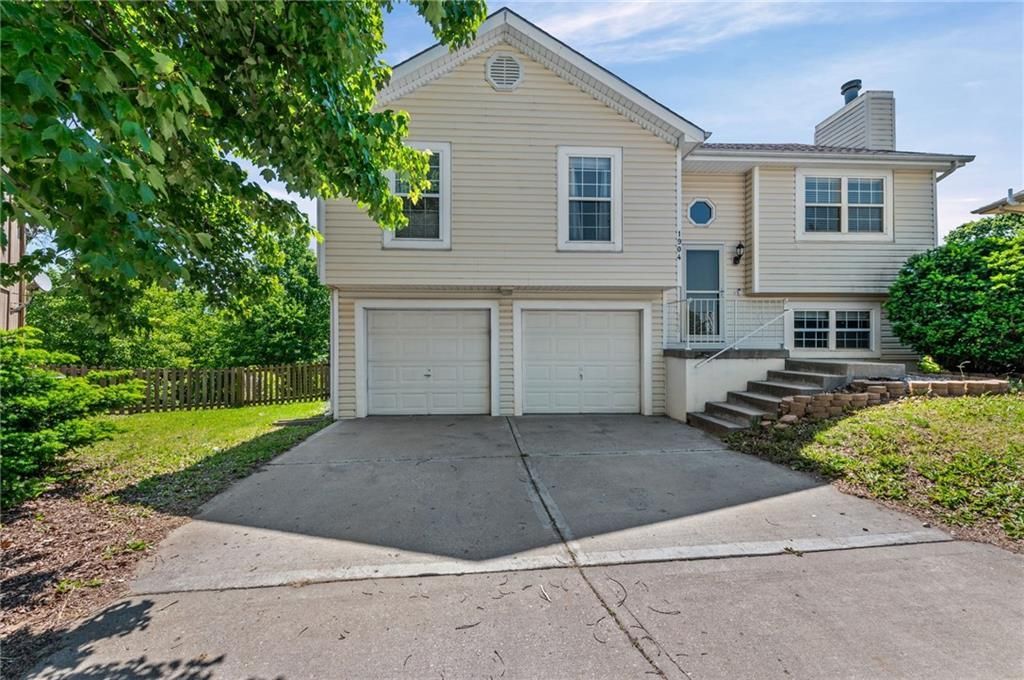 1904 Quail Ridge Drive, Liberty, MO 64068 Main Photo