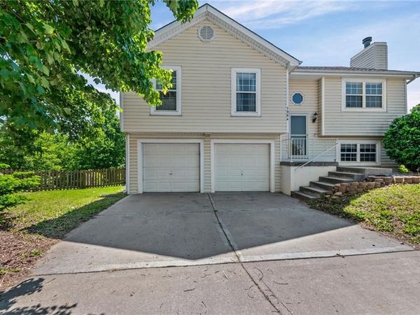 1904 Quail Ridge Drive, Liberty, MO 64068