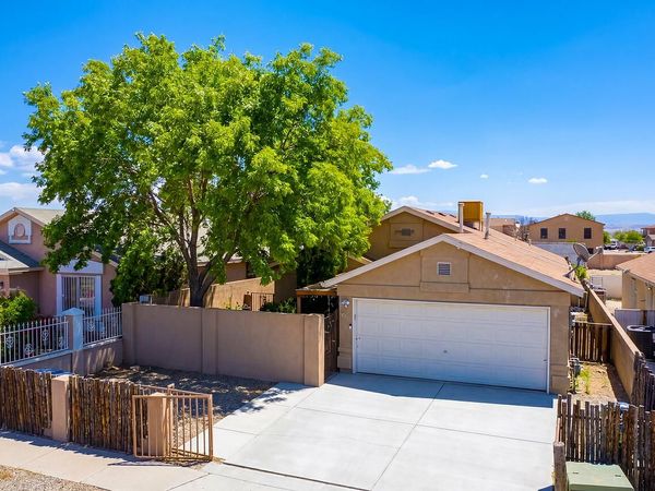 1932 Desert Breeze Drive SW, Albuquerque, NM 87121