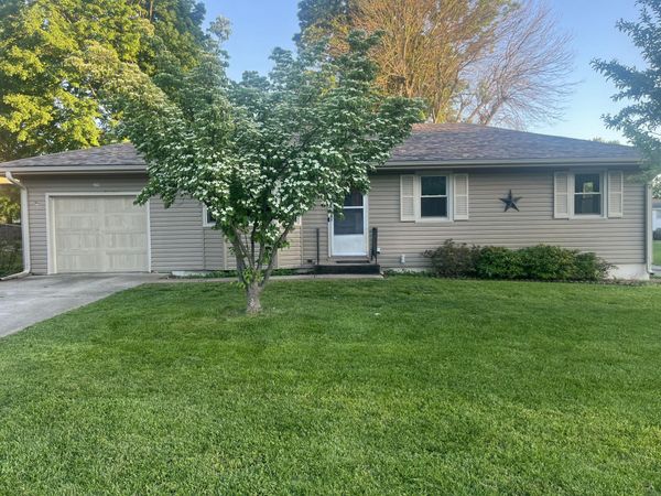 200 W Magnolia Street , Clinton, MO 64735