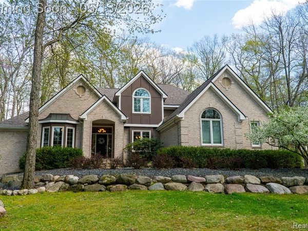 157 Winding Woods Trail, Brighton Twp, MI 48114