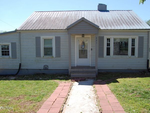 621 Ferry St, Loudon, TN 37774