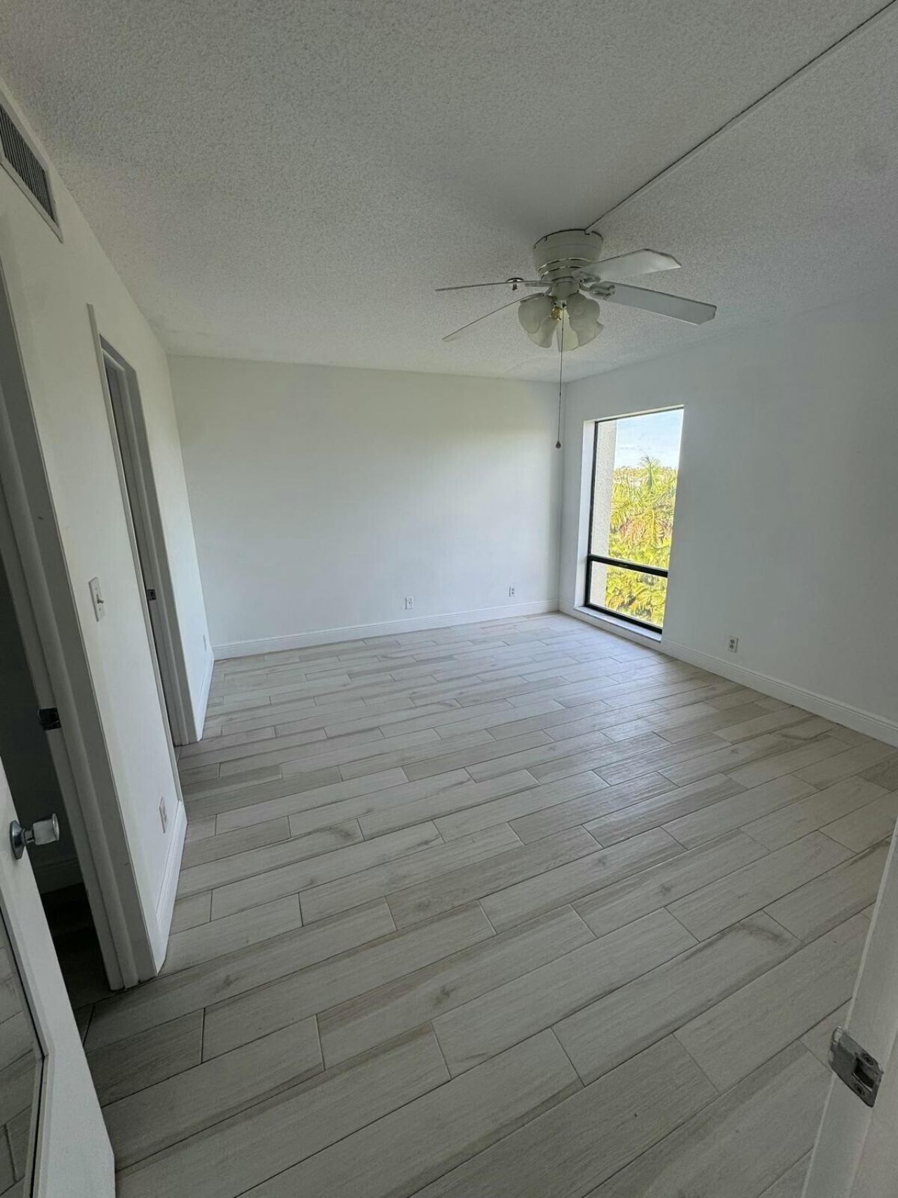 3000 Presidential Way, Unit 404, West Palm Beach, FL 33401 Photo