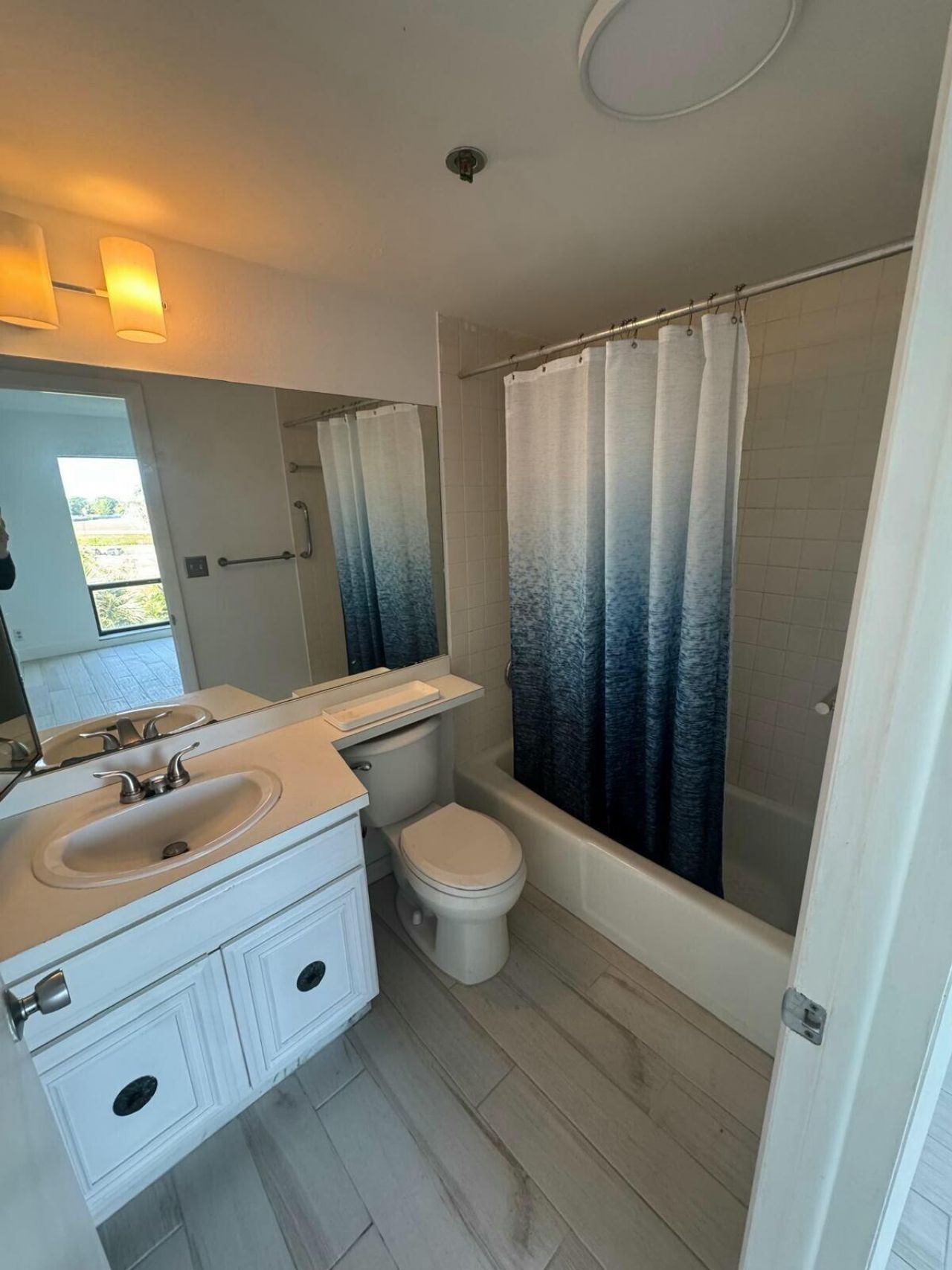 3000 Presidential Way, Unit 404, West Palm Beach, FL 33401 Photo