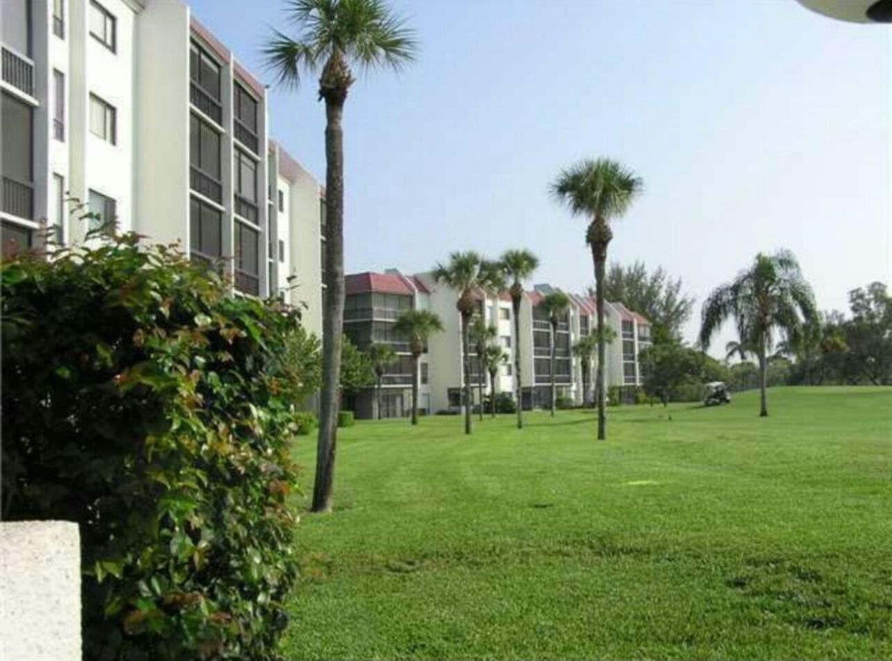3000 Presidential Way, Unit 404, West Palm Beach, FL 33401 Photo