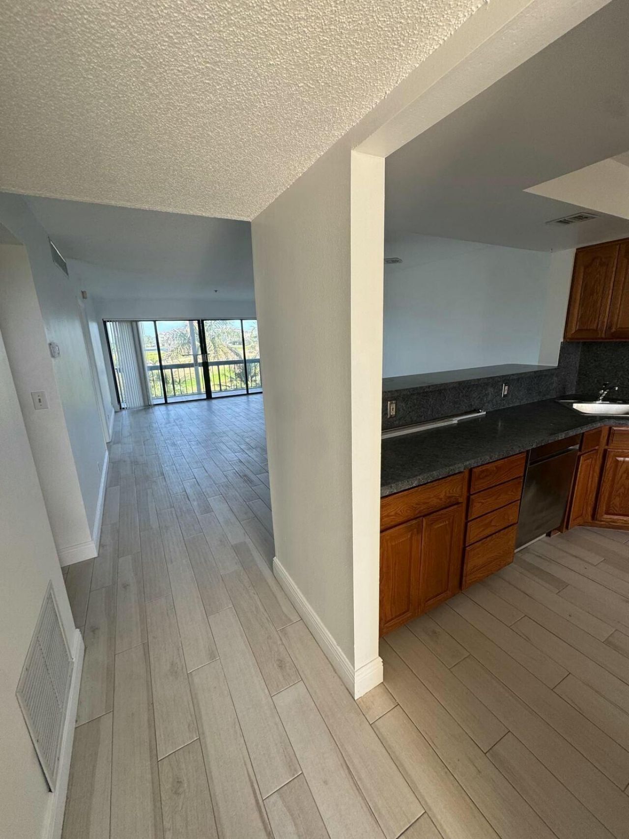 3000 Presidential Way, Unit 404, West Palm Beach, FL 33401 Photo