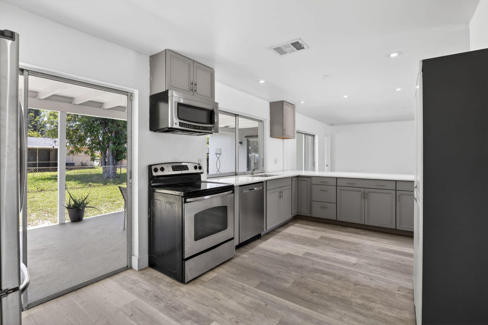 5804 NW 14th Street, Sunrise, FL 33313 Photo