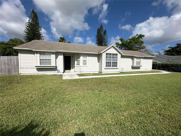15212 SW 148th Ct , Miami, FL 33187