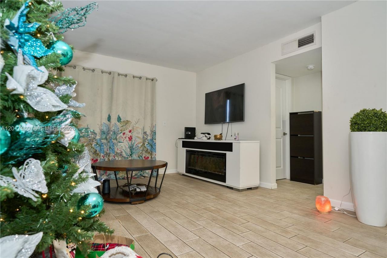 8240 SW 210th St, Unit 207, Cutler Bay, FL 33189 Photo