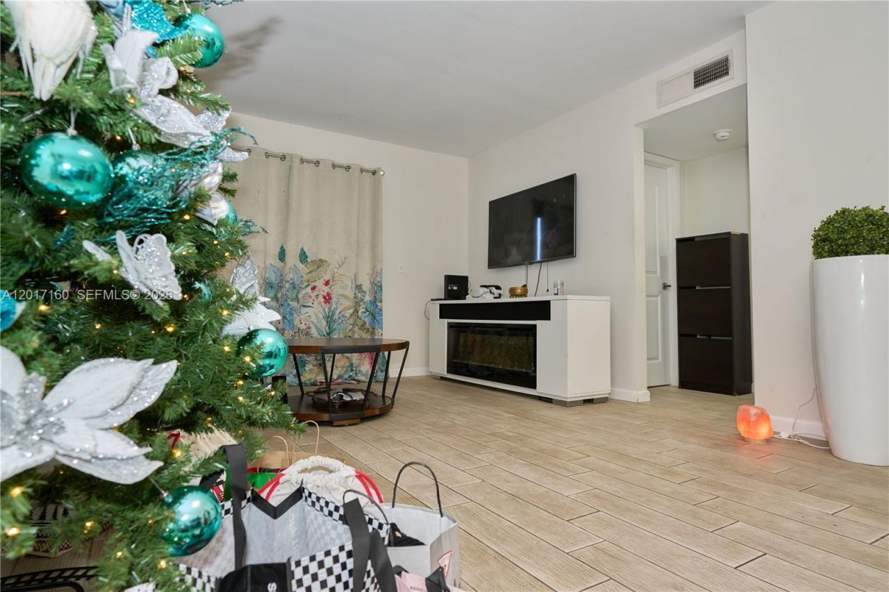 8240 SW 210th St, Unit 207, Cutler Bay, FL 33189 Photo