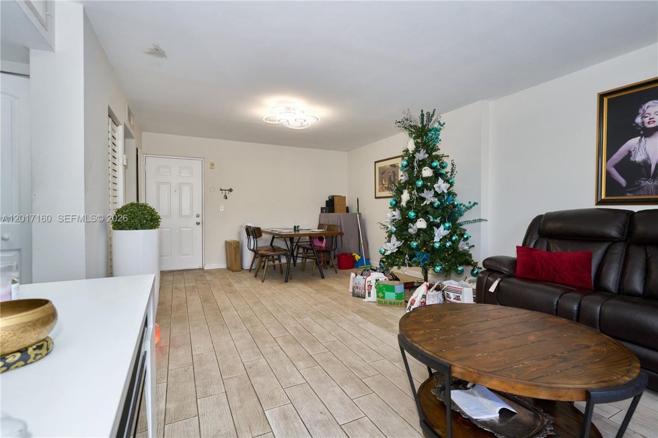 8240 SW 210th St, Unit 207, Cutler Bay, FL 33189 Photo