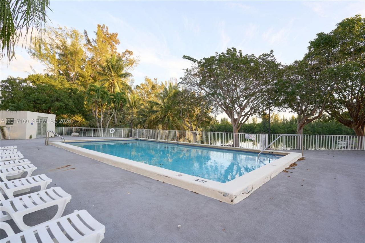 8240 SW 210th St, Unit 207, Cutler Bay, FL 33189 Photo