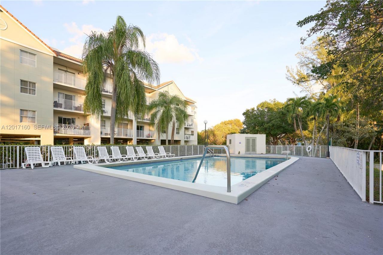 8240 SW 210th St, Unit 207, Cutler Bay, FL 33189 Photo