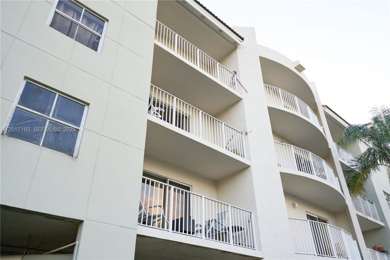 8240 SW 210th St, Unit 207, Cutler Bay, FL 33189 Photo