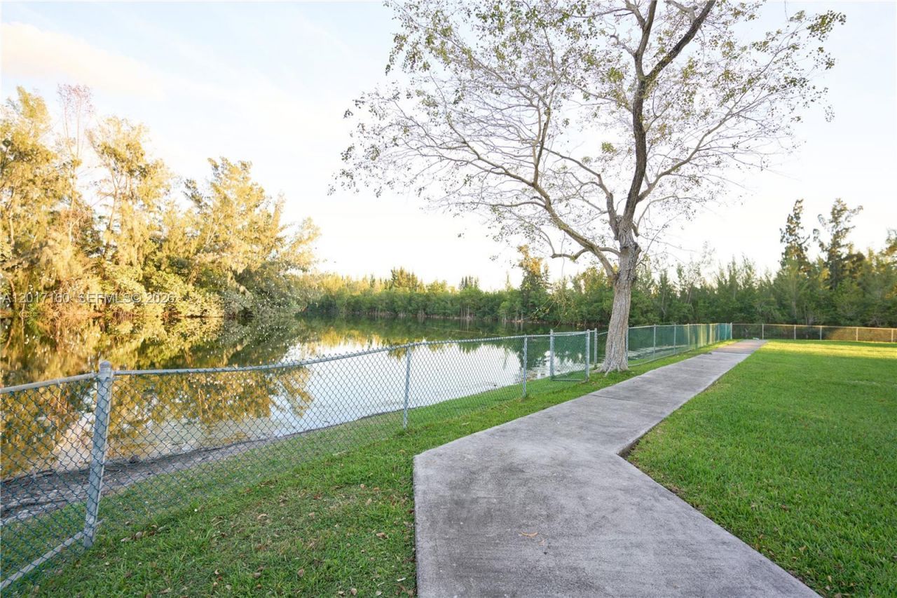 8240 SW 210th St, Unit 207, Cutler Bay, FL 33189 Photo