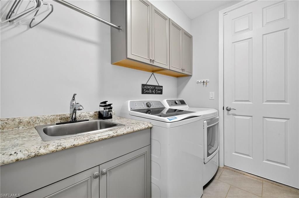 14582 Edgewater Cir , Naples, FL 34114 Photo