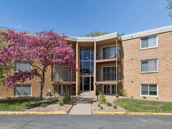 9147 Highway 55, Unit 202, Golden Valley, MN 55427