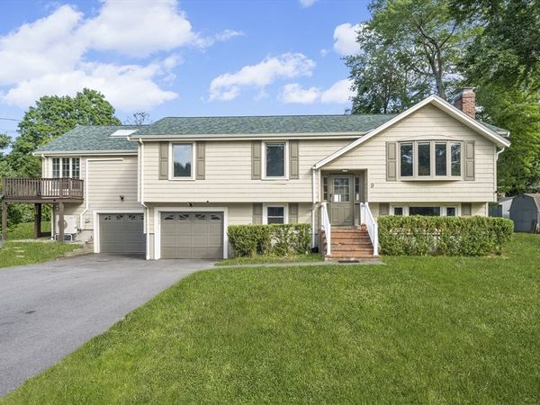 9 Oak Drive, Plainville, MA 02762