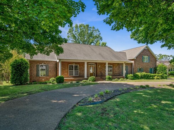 210 Montchanin Dr , Old Hickory, TN 37138