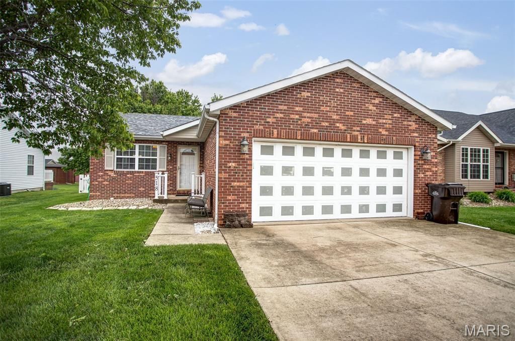518 Deer Run, Moro, IL 62067 Main Photo