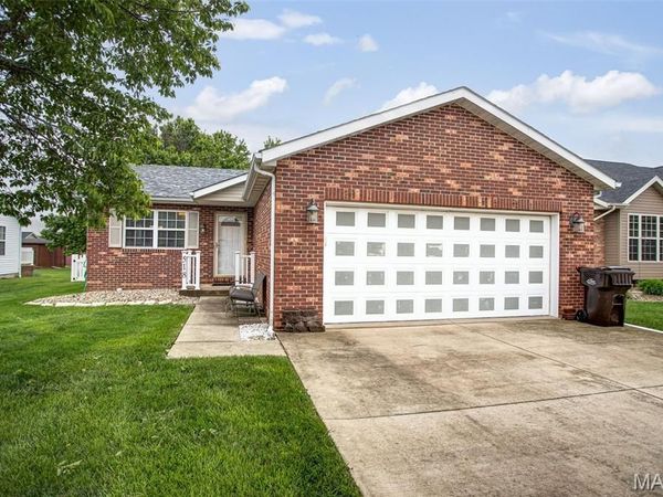 518 Deer Run , Moro, IL 62067