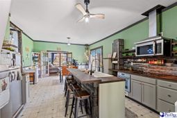 209 S Walnut St photo 4