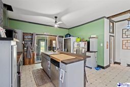 209 S Walnut St photo 4