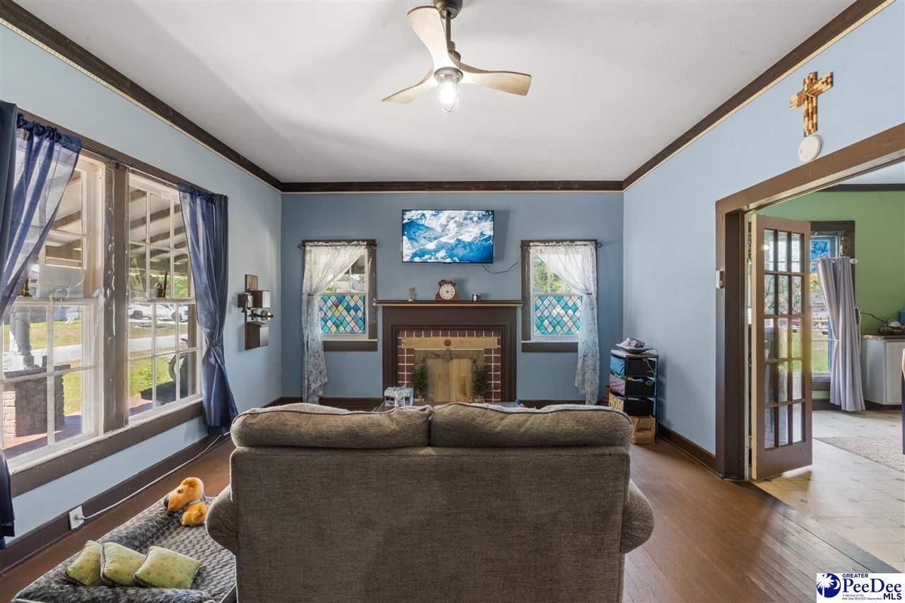 209 S Walnut St Photo 7