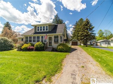 2921 Greenhurst Avenue, Greenhurst, NY 14742