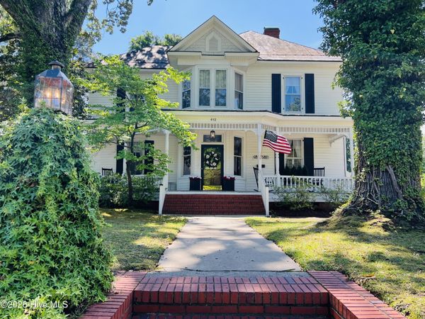 612 College Street, Clinton, NC 28328