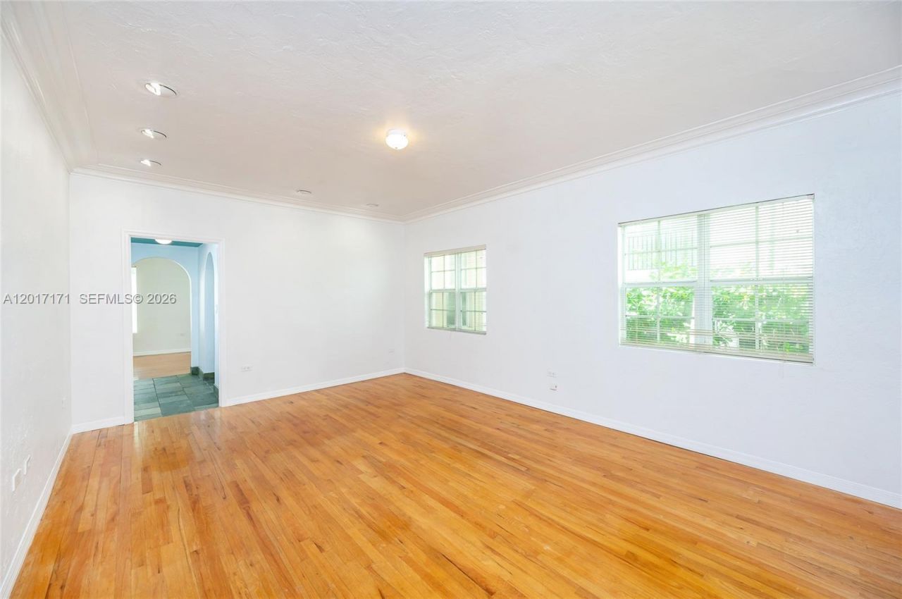 32 Calabria Ave, Unit 1, Coral Gables, FL 33134 Photo