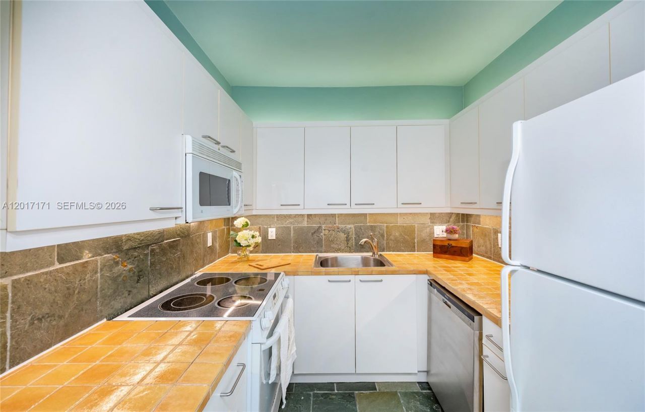 32 Calabria Ave, Unit 1, Coral Gables, FL 33134 Photo