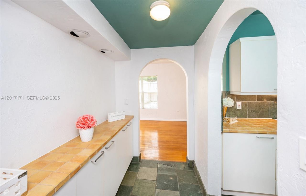 32 Calabria Ave, Unit 1, Coral Gables, FL 33134 Photo