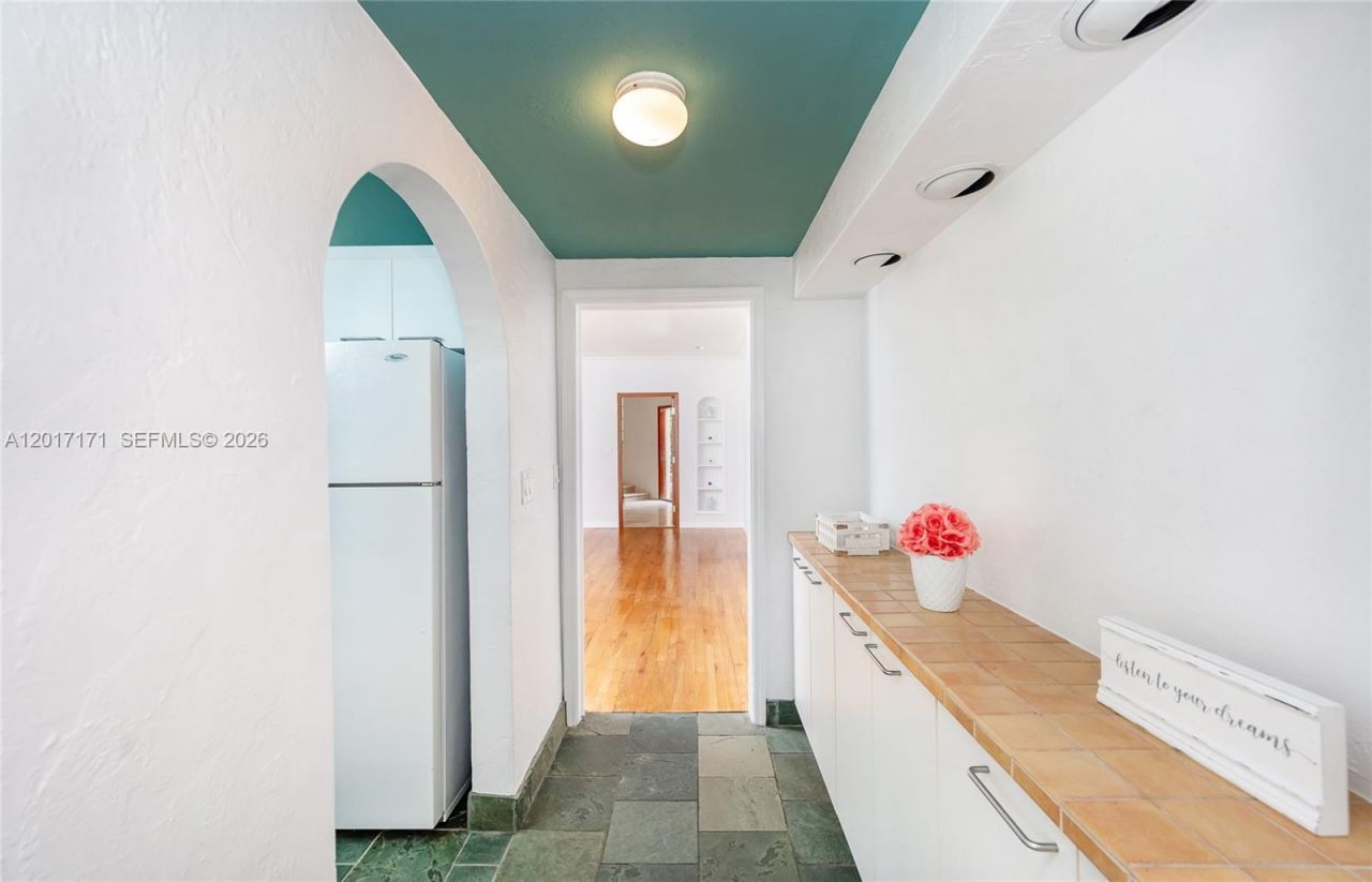 32 Calabria Ave, Unit 1, Coral Gables, FL 33134 Photo