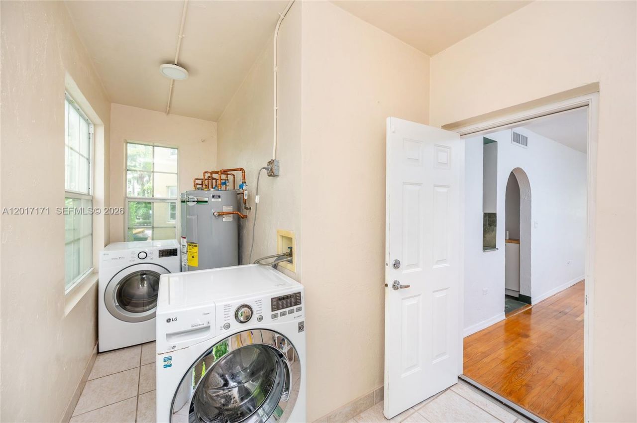 32 Calabria Ave, Unit 1, Coral Gables, FL 33134 Photo