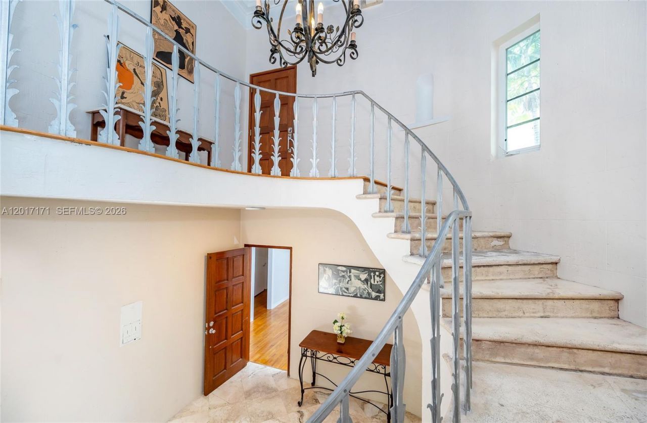 32 Calabria Ave, Unit 1, Coral Gables, FL 33134 Photo