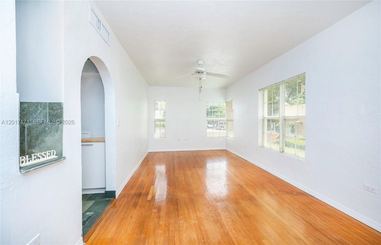 32 Calabria Ave, Unit 1, Coral Gables, FL 33134 Photo