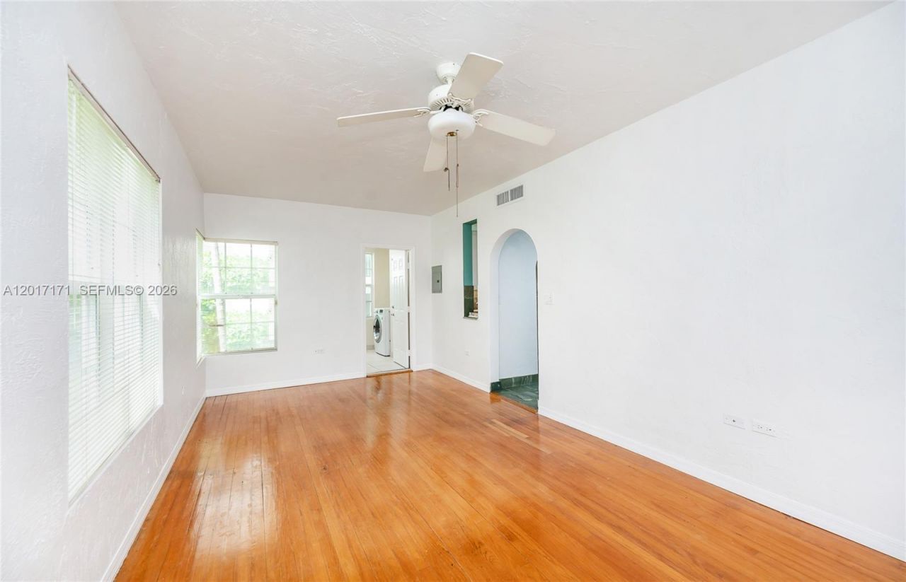 32 Calabria Ave, Unit 1, Coral Gables, FL 33134 Photo