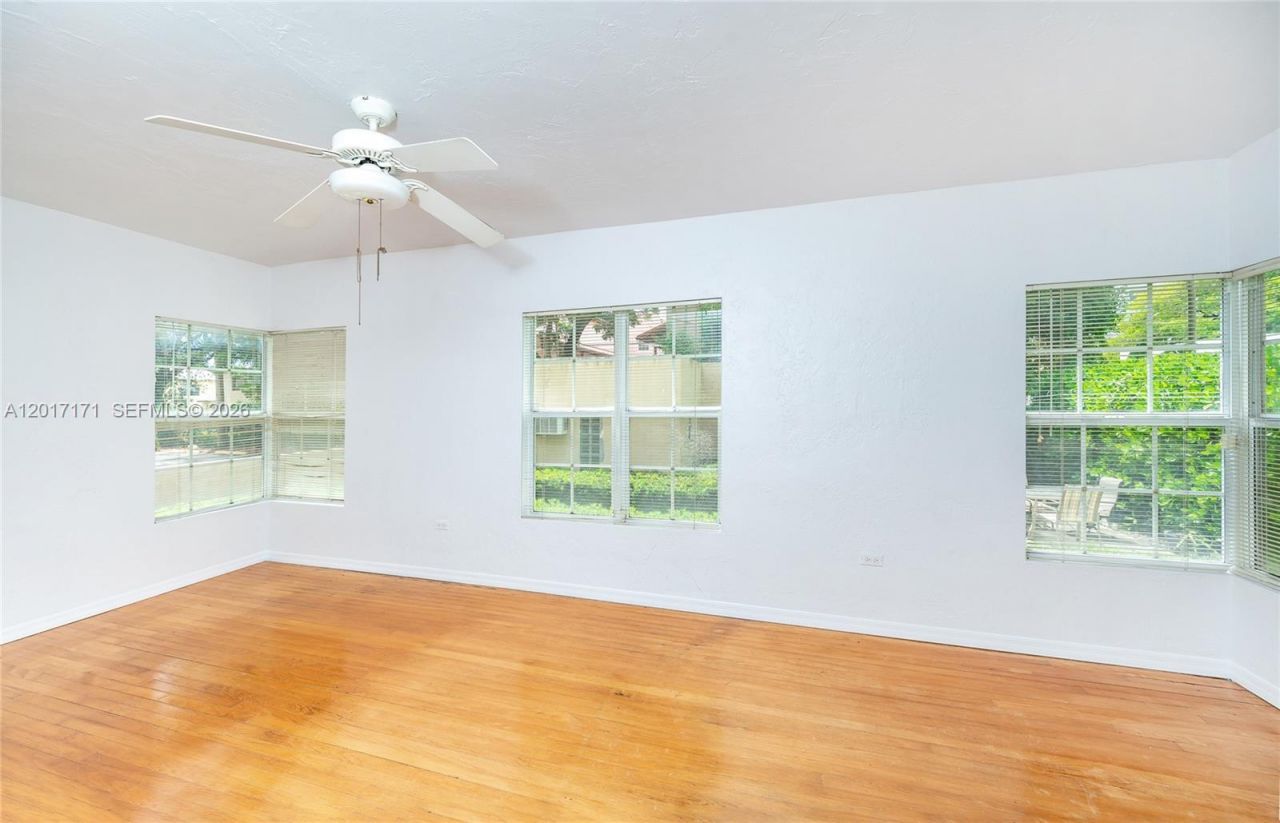 32 Calabria Ave, Unit 1, Coral Gables, FL 33134 Photo