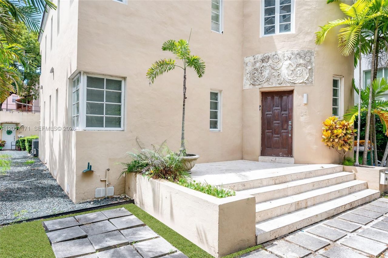 32 Calabria Ave, Unit 1, Coral Gables, FL 33134 Photo