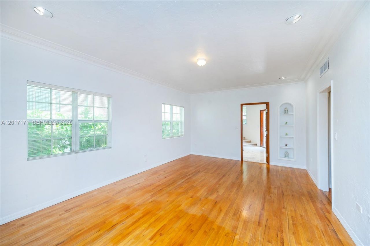 32 Calabria Ave, Unit 1, Coral Gables, FL 33134 Photo