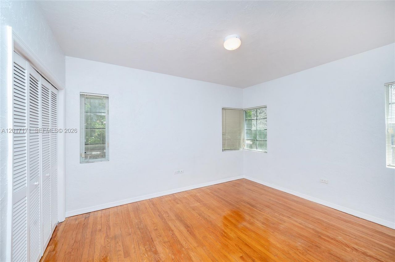 32 Calabria Ave, Unit 1, Coral Gables, FL 33134 Photo