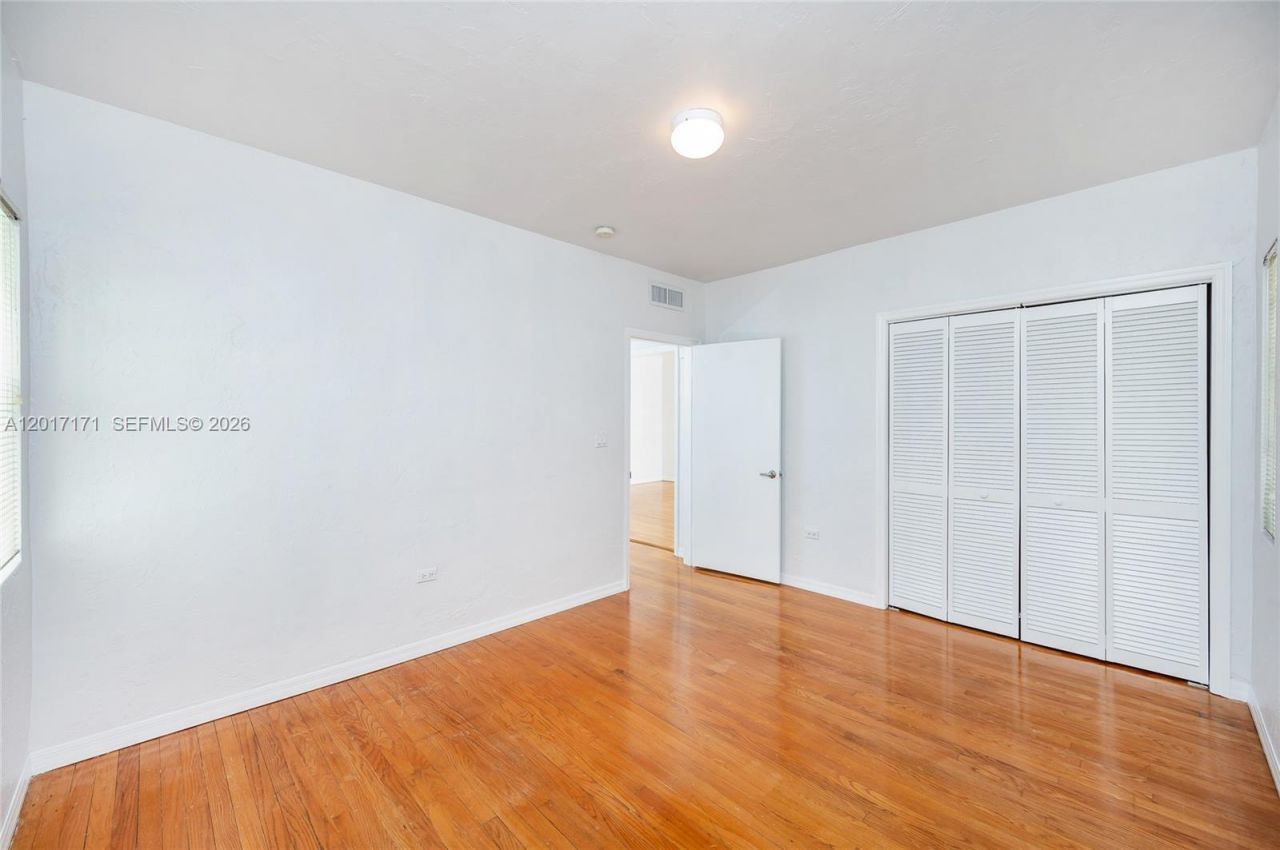 32 Calabria Ave, Unit 1, Coral Gables, FL 33134 Photo